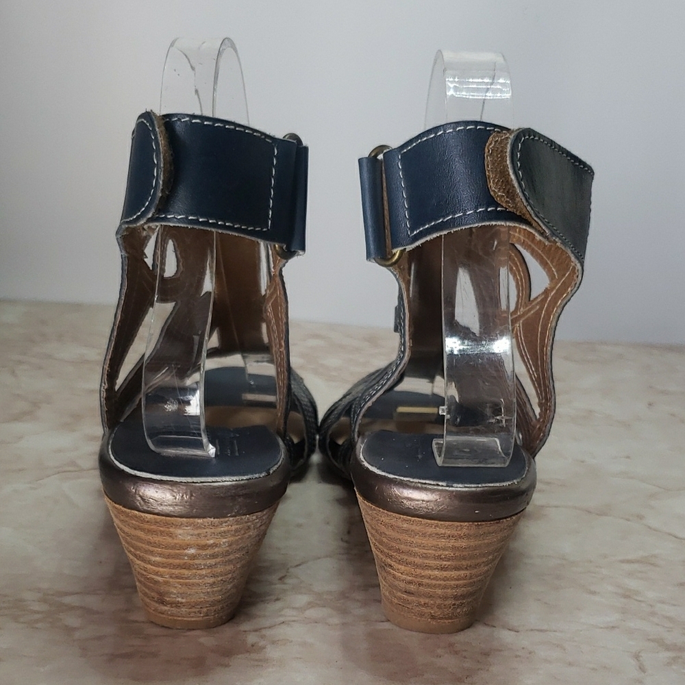 Women’s Navy Cutout Sandal Heels with Embroidered Accent - Picture 5 of 8